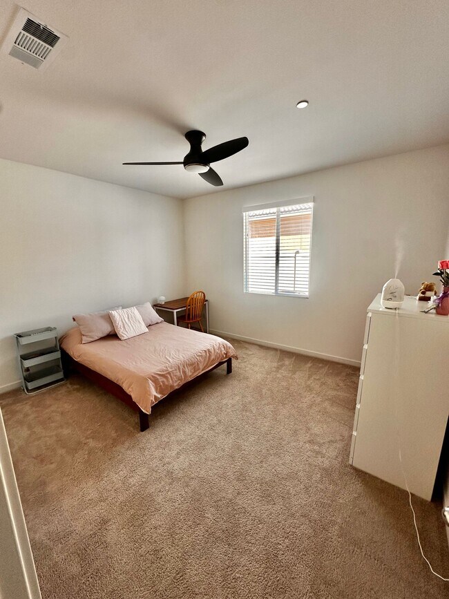 Building Photo - 11583 Kitetail Dr