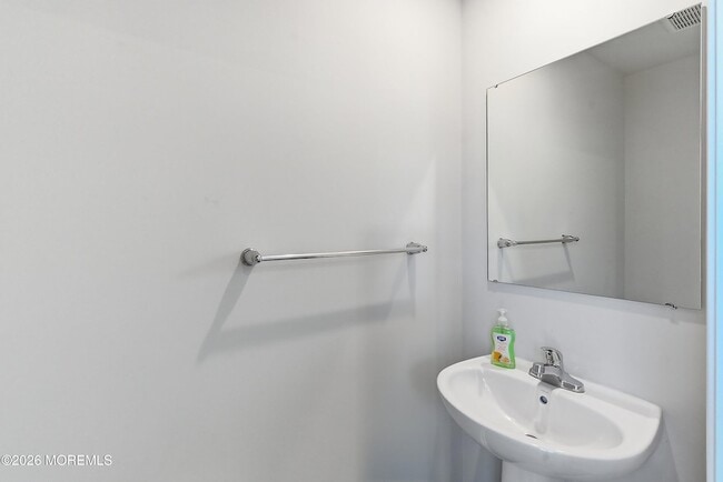 Building Photo - 604 Cyprus Ct