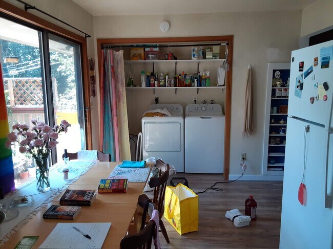 Building Photo - 25859 Madrone Dr