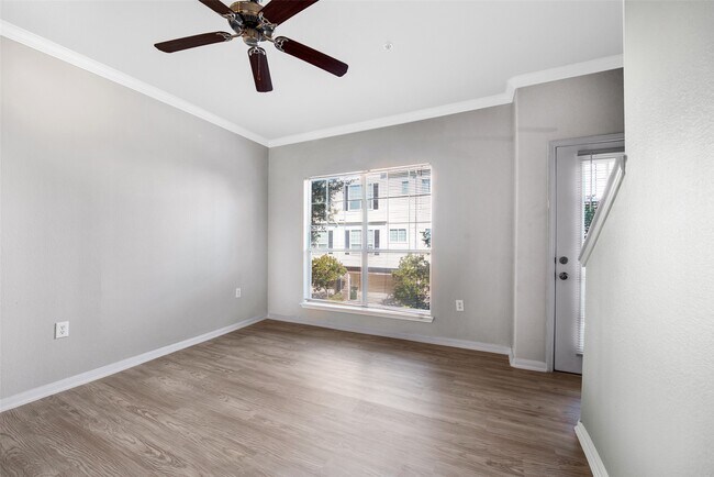 Building Photo - 9200 Westheimer Rd