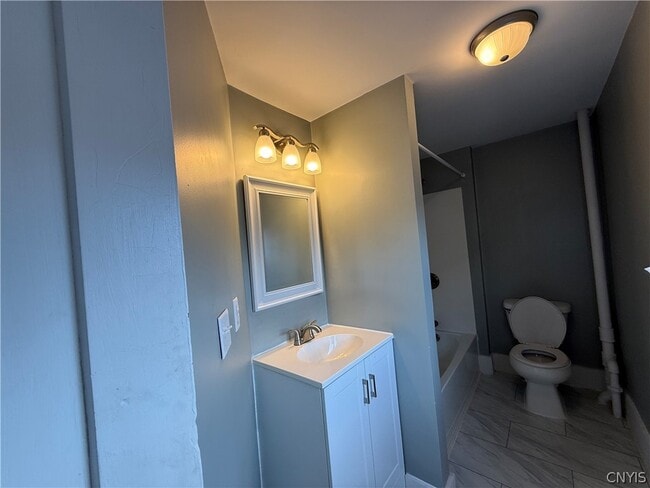 Building Photo - 250 W 2nd St