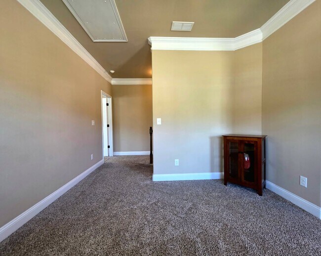 Building Photo - 4 Bedroom/3 Bathroom Plus, Plus, and Plus ...