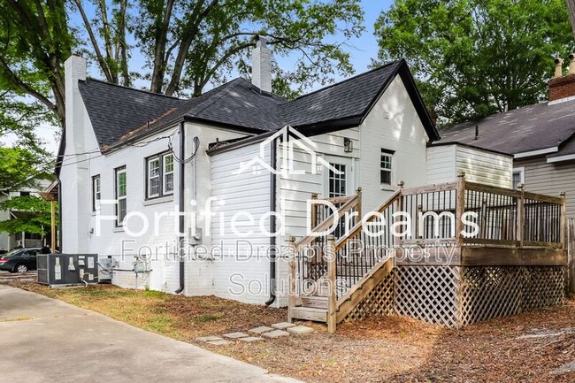 Building Photo - 805 Montgomery St