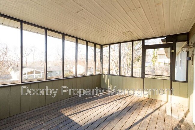 Building Photo - 910 Wesley Dr