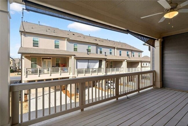 Building Photo - 3960 Redwood Dr