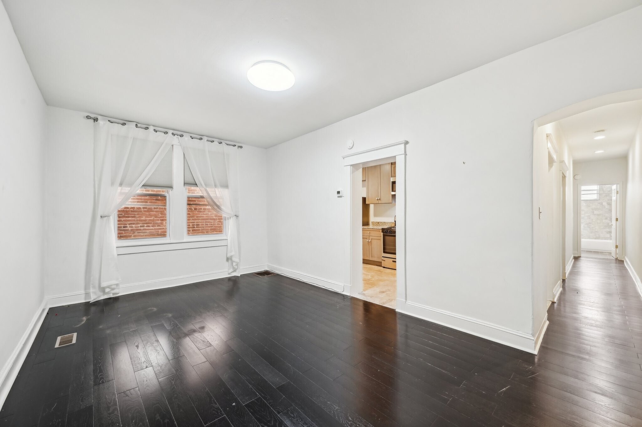 Dining/entertainment area - 2431 Linden Ave
