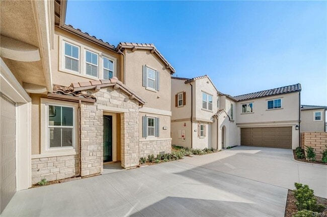 Building Photo - 716 Olivier Dr