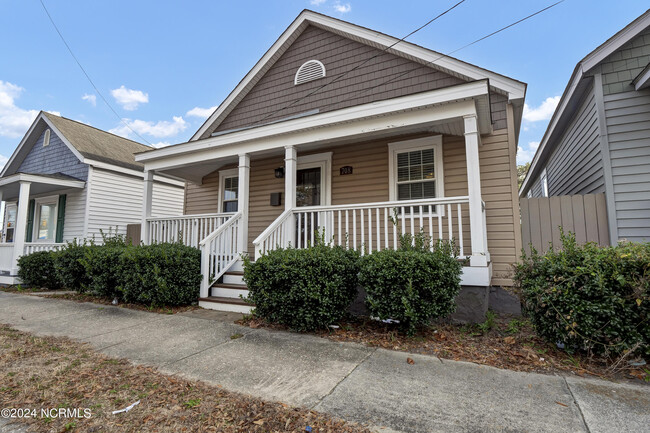 Building Photo - 708 Dawson St