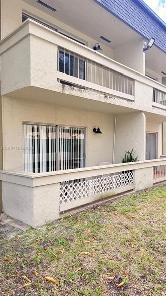 Building Photo - 9360 SW 87th Ave