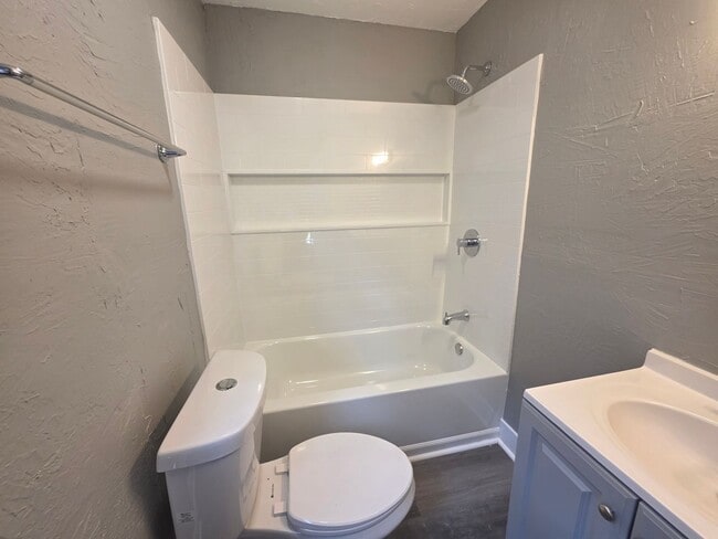 Building Photo - Newly updated 3 bedroom 1 bath house in Upper Hill!