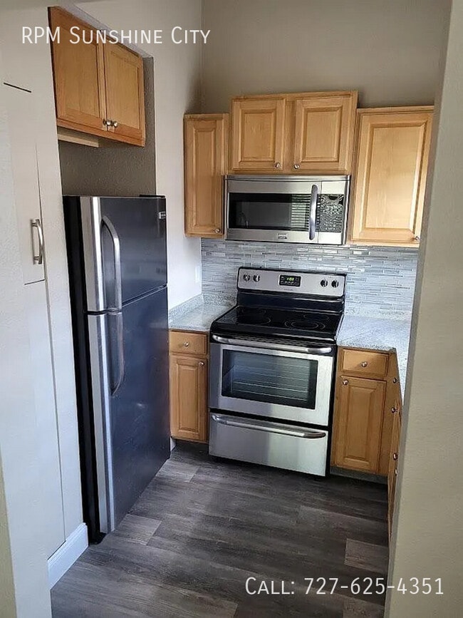 Building Photo - 1628 Pine St