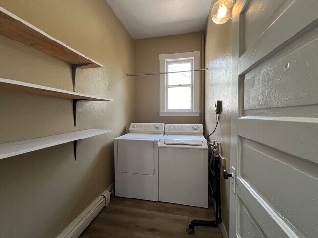 Building Photo - Charming 3 bedroom home in downtown Colorado Springs
