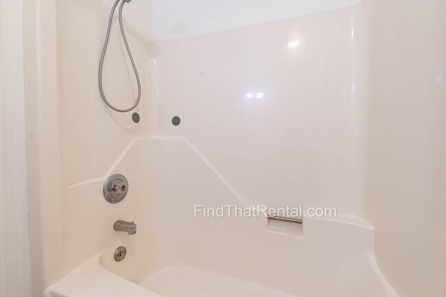 Building Photo - Freshly Painted, Pet-Friendly, Off-Street Parking, Walk to Carlisle HS!