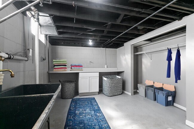 Building Photo - 5124 N 41st St