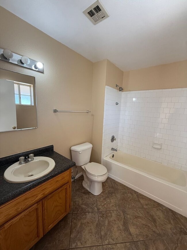 Building Photo - Pool Home in Ponderosa Valley!