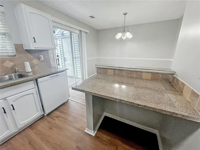 Building Photo - 5749 Wells Cir
