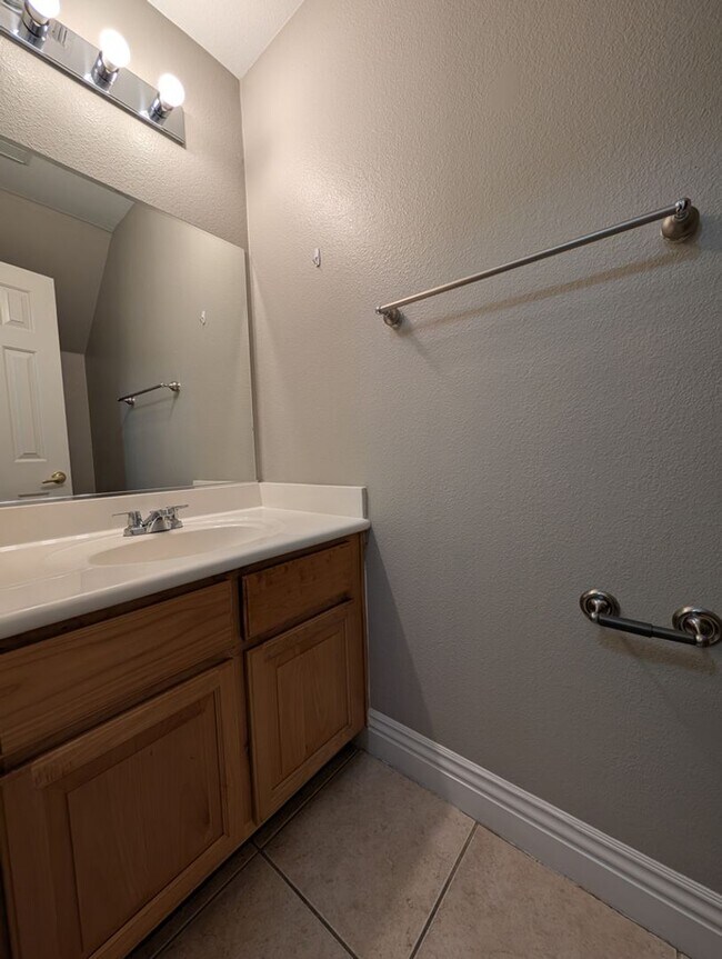 Building Photo - 2-STORY TOWNHOUSE FOR RENT IN ALIANTE NORT...