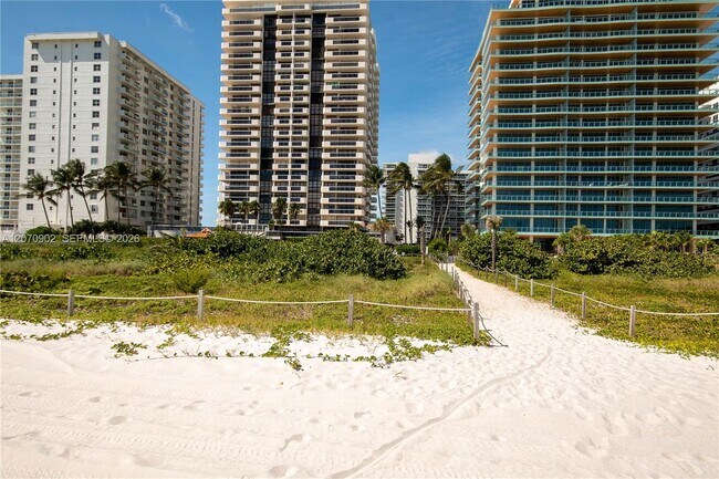 Building Photo - 5757 Collins Ave