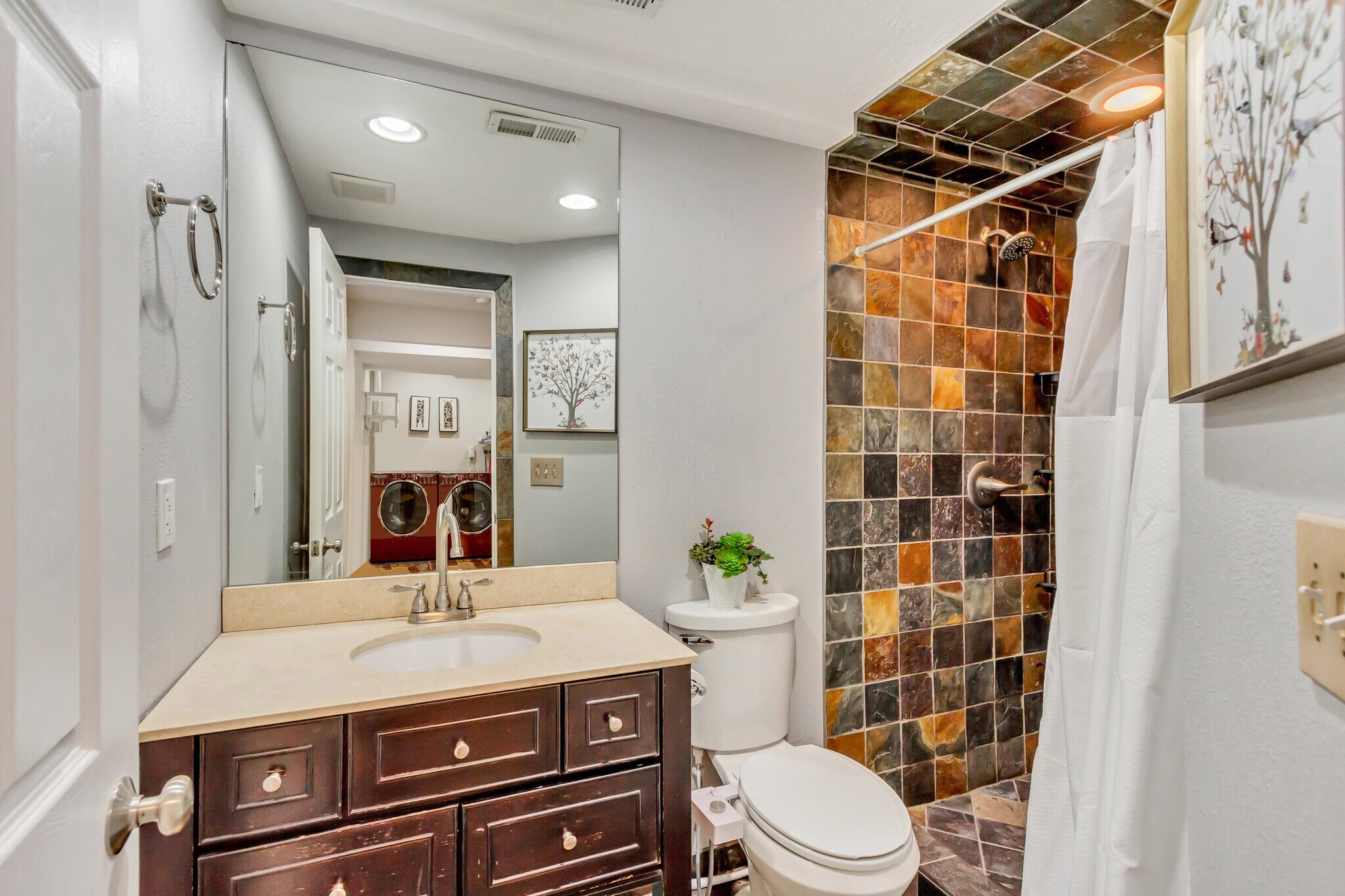 middle level bath - 7063 S Swan Hill Dr