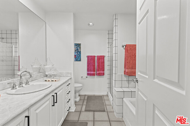 Building Photo - 12000 Goshen Ave