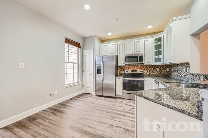 Building Photo - 566 Callander Way