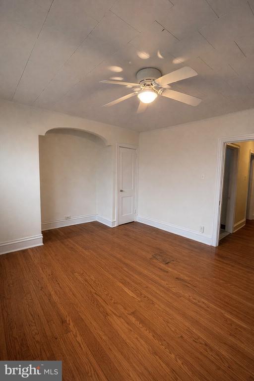 Building Photo - 652 Jamestown Ave.