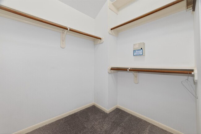 Building Photo - 12912 Kingsbridge Ln