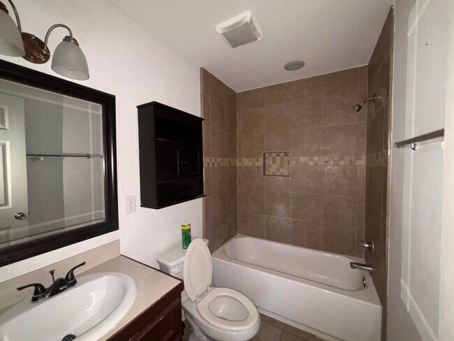 Building Photo - 803 E Fremont St