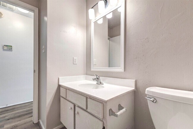 Building Photo - 2952 Meadowgrass Ln