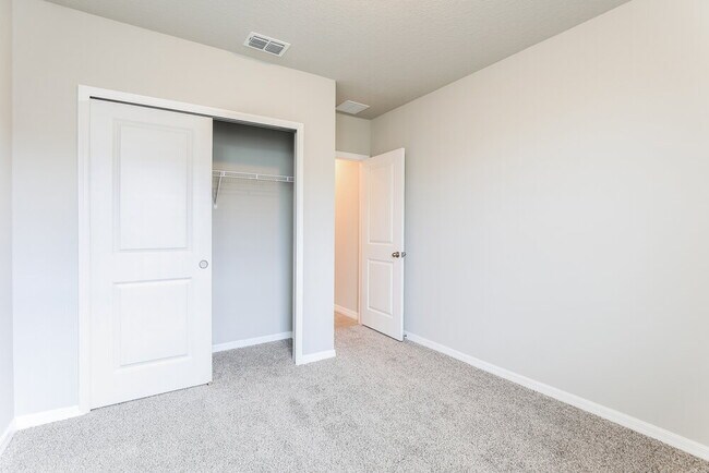 Building Photo - 10163 Daybreak Glen