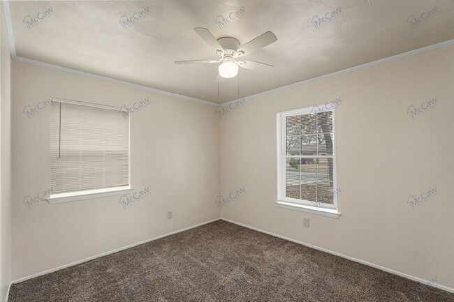 Building Photo - 14732 Oakwood Ln