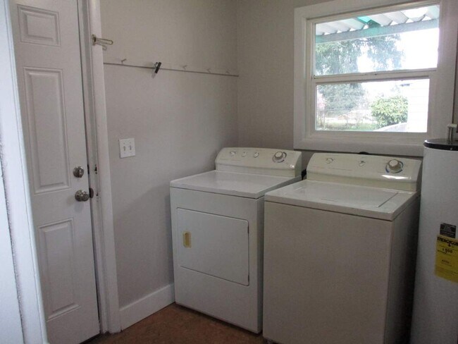 Building Photo - Charming 2 Bedroom 1 bath in Tacoma