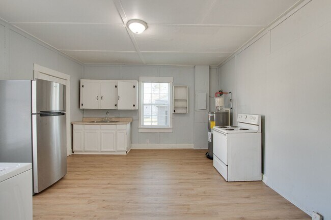 Building Photo - 3701-3703 Fairview St SW