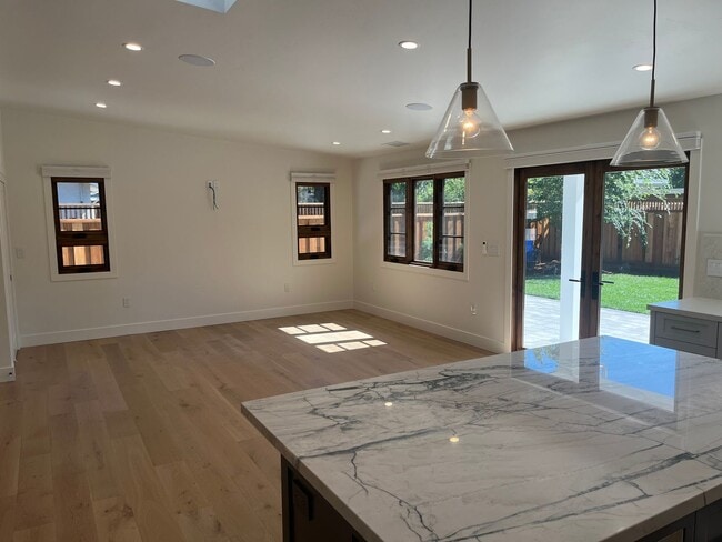 Building Photo - Completely Remodeled Home in Prime Los Gat...