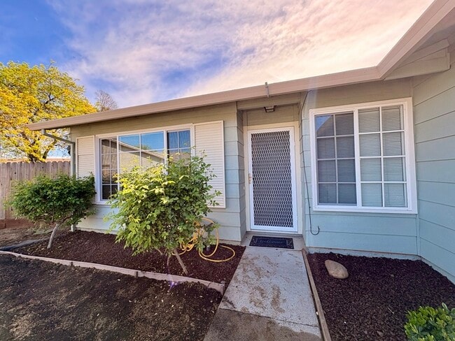 Building Photo - Beautiful 3 Bedroom, 2 full bathroom single story with HUGE backyard! For rent in Sacramento