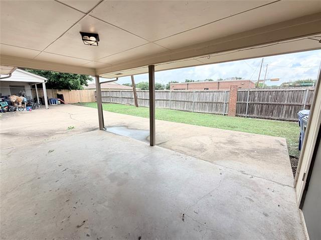 Building Photo - 2412 Lakeview Cir