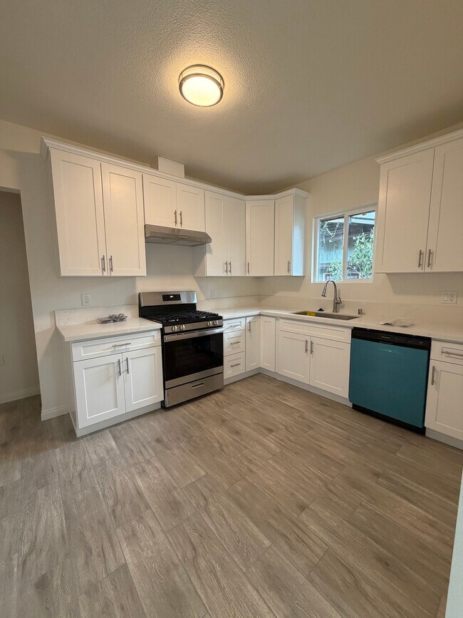 Kitchen - 223 E Colorado Blvd