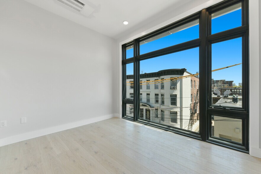 Building Photo - 14 Green St