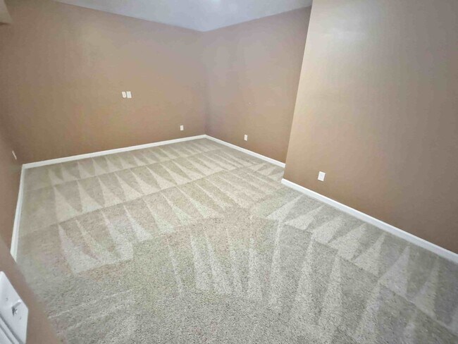 Building Photo - 6BR, 4BA, In-Law Suite
