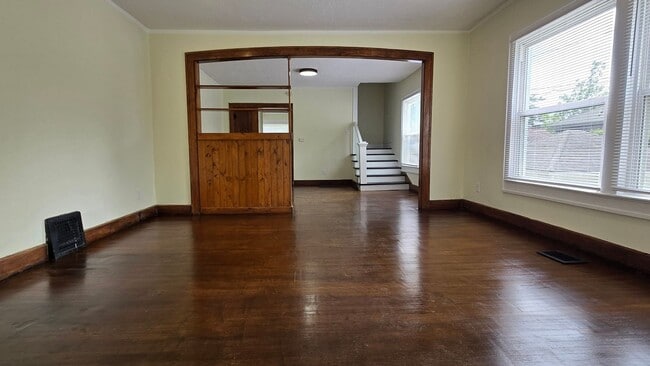 Building Photo - Historic Garfield Park Neighborhood Charmer!