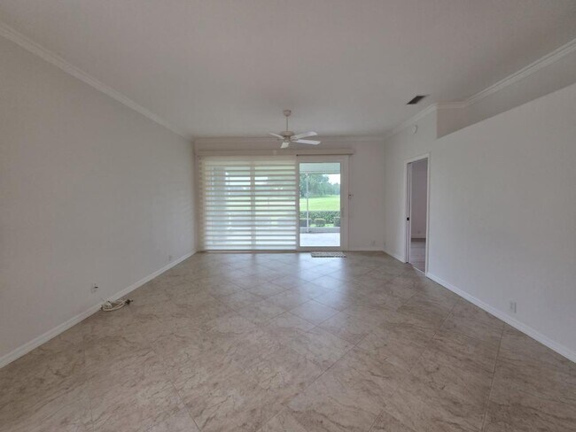 Building Photo - 4492 Golf Club Ln