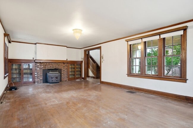 Building Photo - Private House on iuka ave Ravine – Central Campus – Newly Renovated - Flexible Pricing