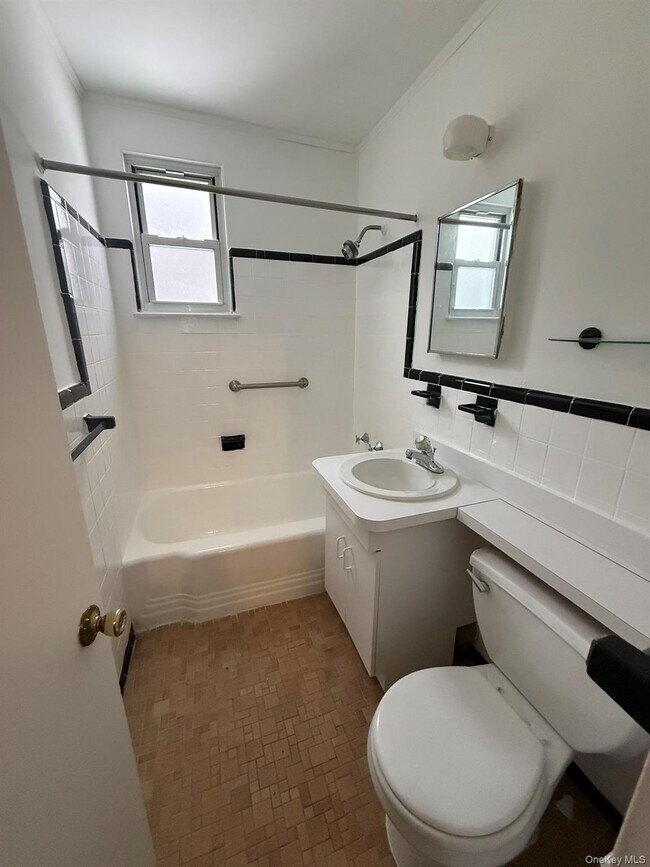 Building Photo - 175 Bryant Crescent