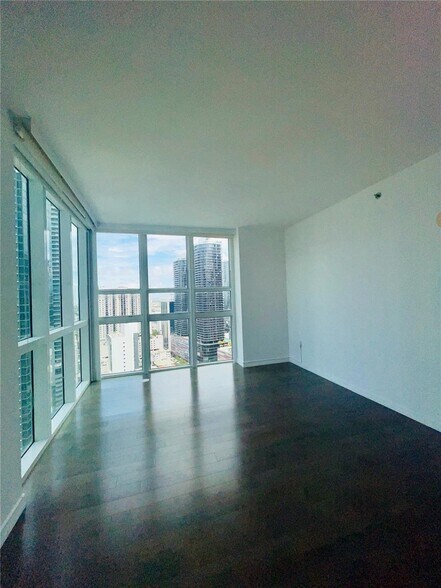 Building Photo - 951 Brickell Ave