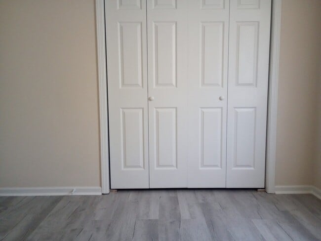 Building Photo - 3 Bedroom 2 Bathrooms