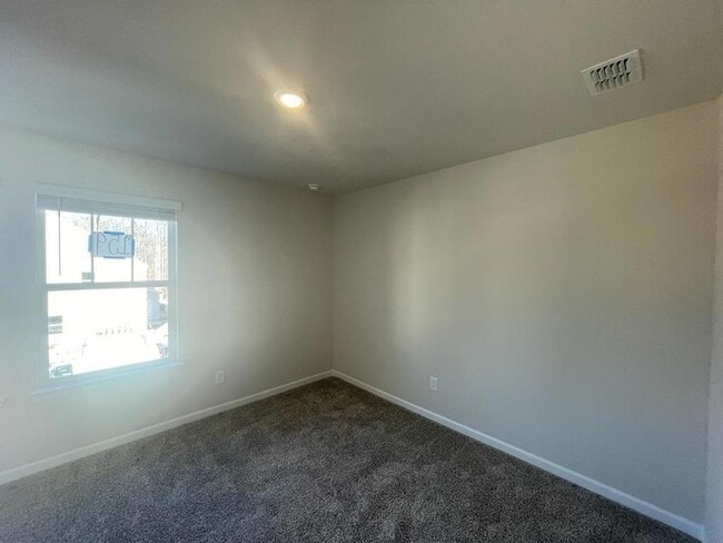 Building Photo - 373 Timberland Ave