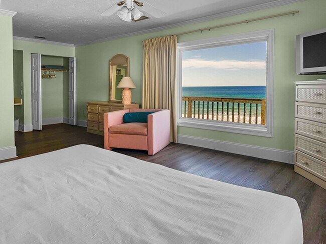 Building Photo - Amazing 3-Bed Condo with HUGE porch on the beach