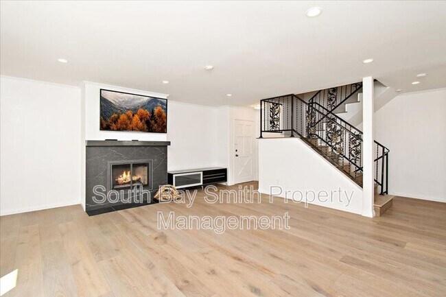 Building Photo - 122 S Guadalupe Ave