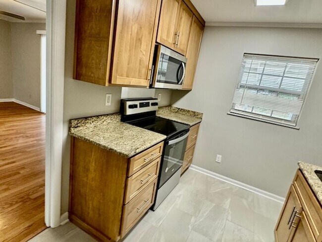 Building Photo - Great rental in South Huntsville near Redstone Arsenal Gate 1