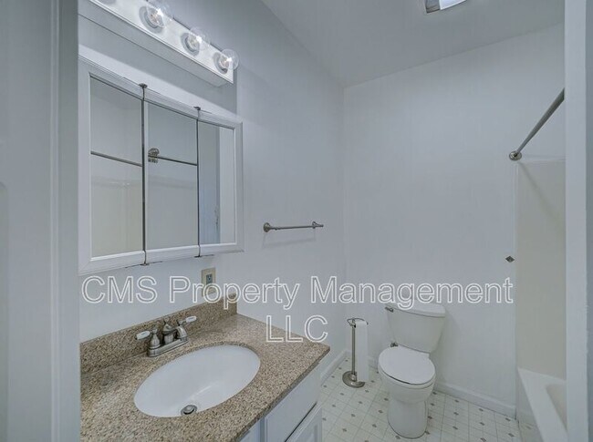 Building Photo - 756 Lakehurst Rd